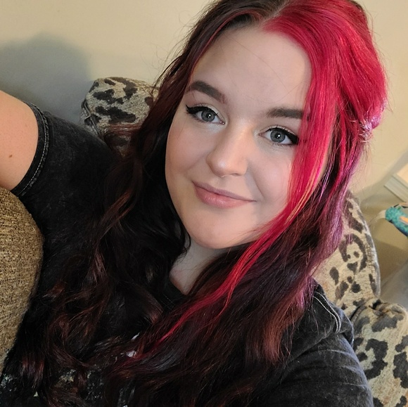 Meet your Posher, Gloria - Picture 1 of 1